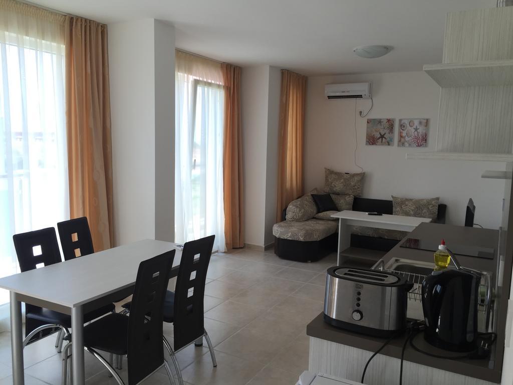 Sea Life Apartments Sinemorets Bagian luar foto